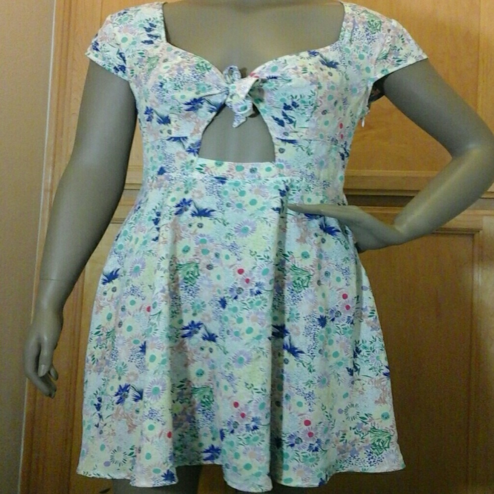 Dress - Picture 4 of 8